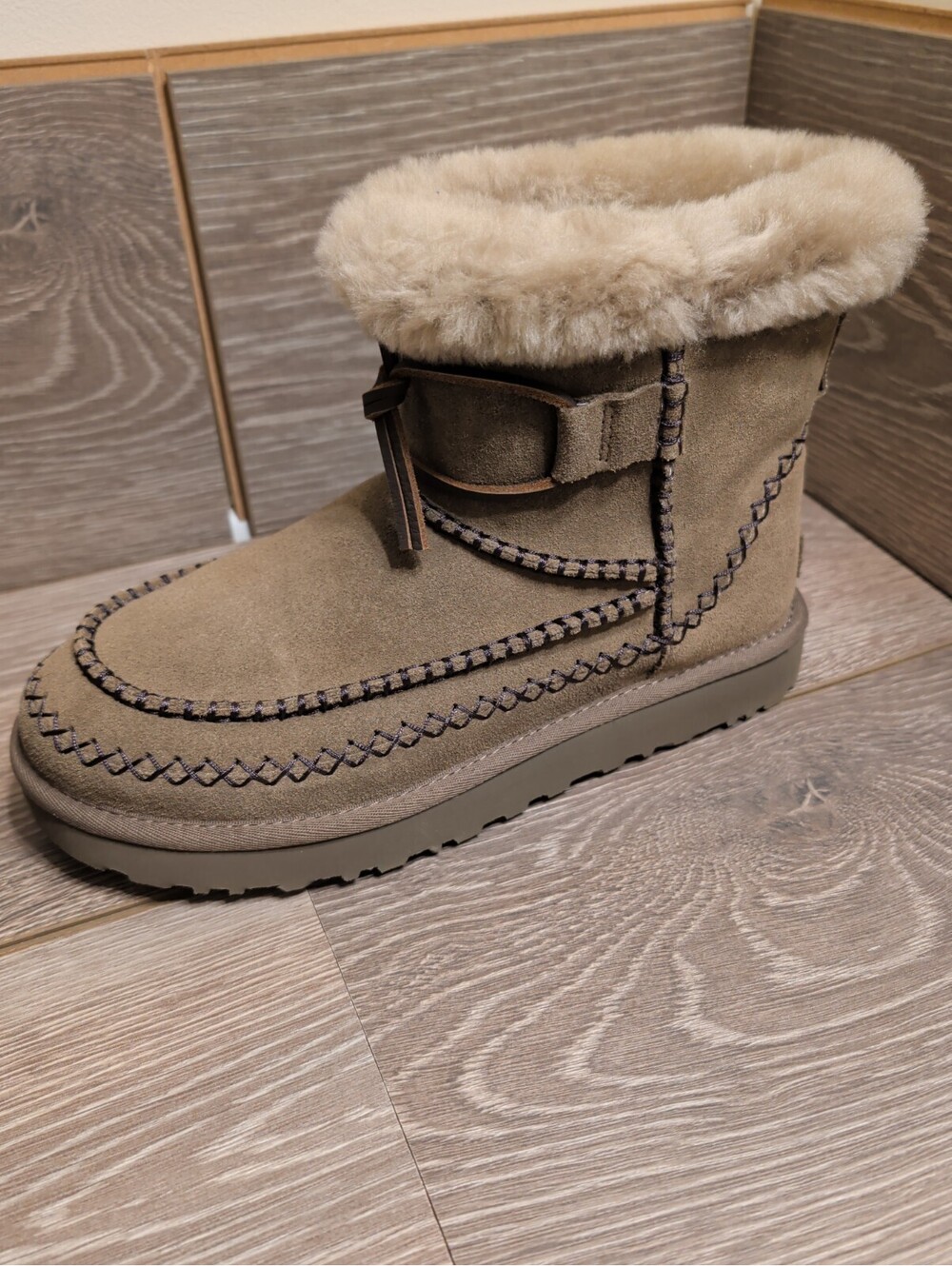 New In Box UGG Classic Mini Alpine Suede Boots – Hickory – Women's Size 9